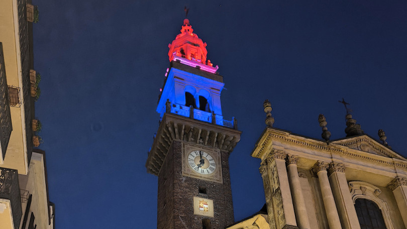 Torre Civica illuminata per la sensibilizzazione sul cancro al polmone
